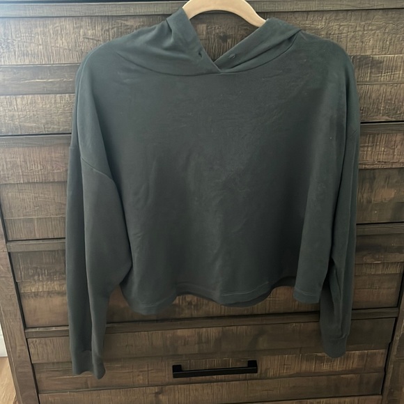 Zella Tops - Zella Cropped Pullover - Perfect Condition